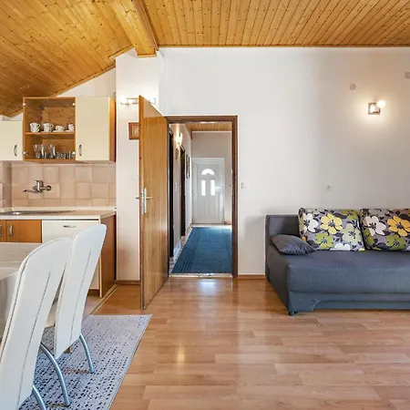 Apartment Stunning In With Wifi Sibenik